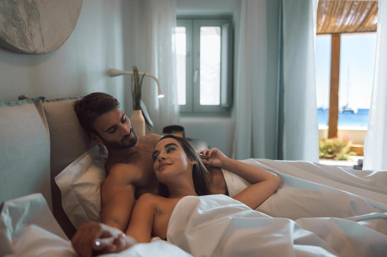 فندق ميكونوس آموس - فنادق صمول لكجوري أوف ذا وورلد أورنوس المظهر الخارجي الصورة A couple in bed